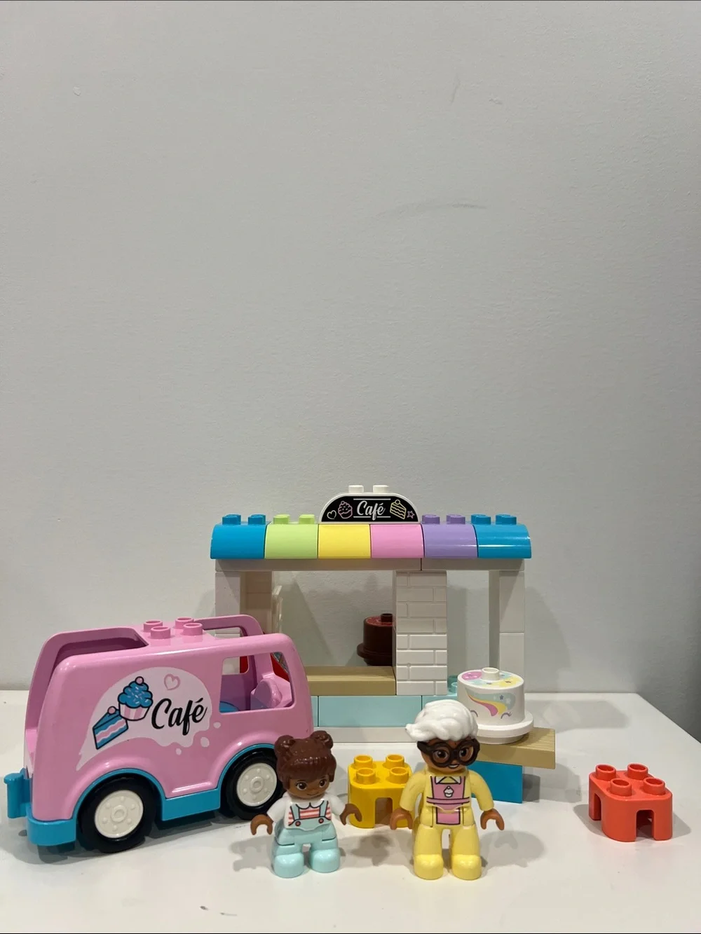 LEGO DUPLO Bakery - pink van and 2 figures - Toddler Toy 10928